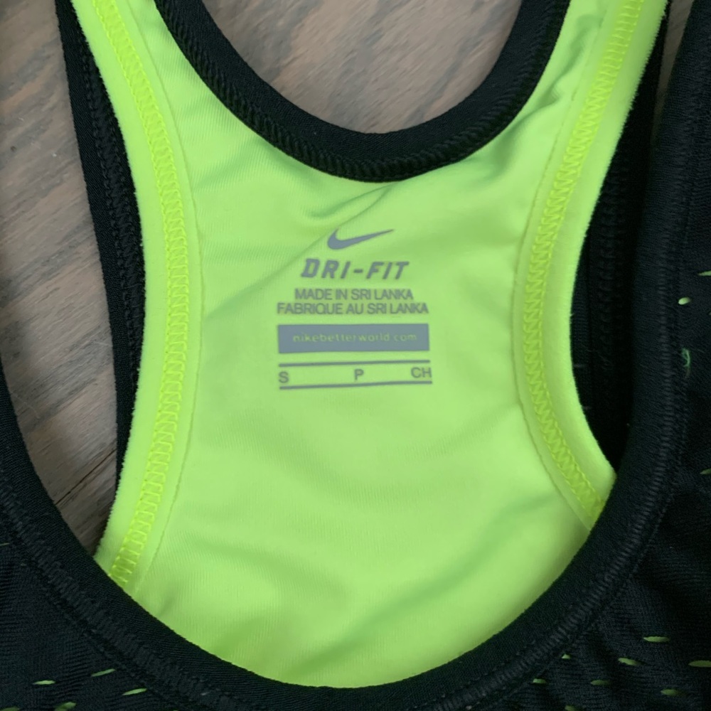 Nike workout top - Picture 2 of 3